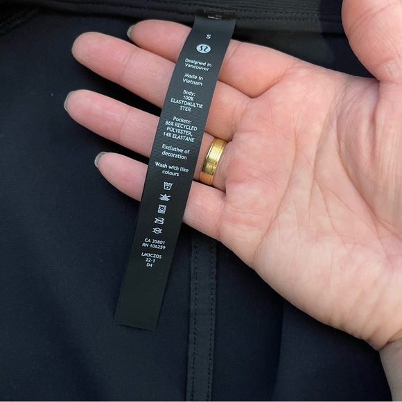 Lululemon Custom Made Uber Patch & Logo Black Sojourn Jacket - Picture 2 of 14